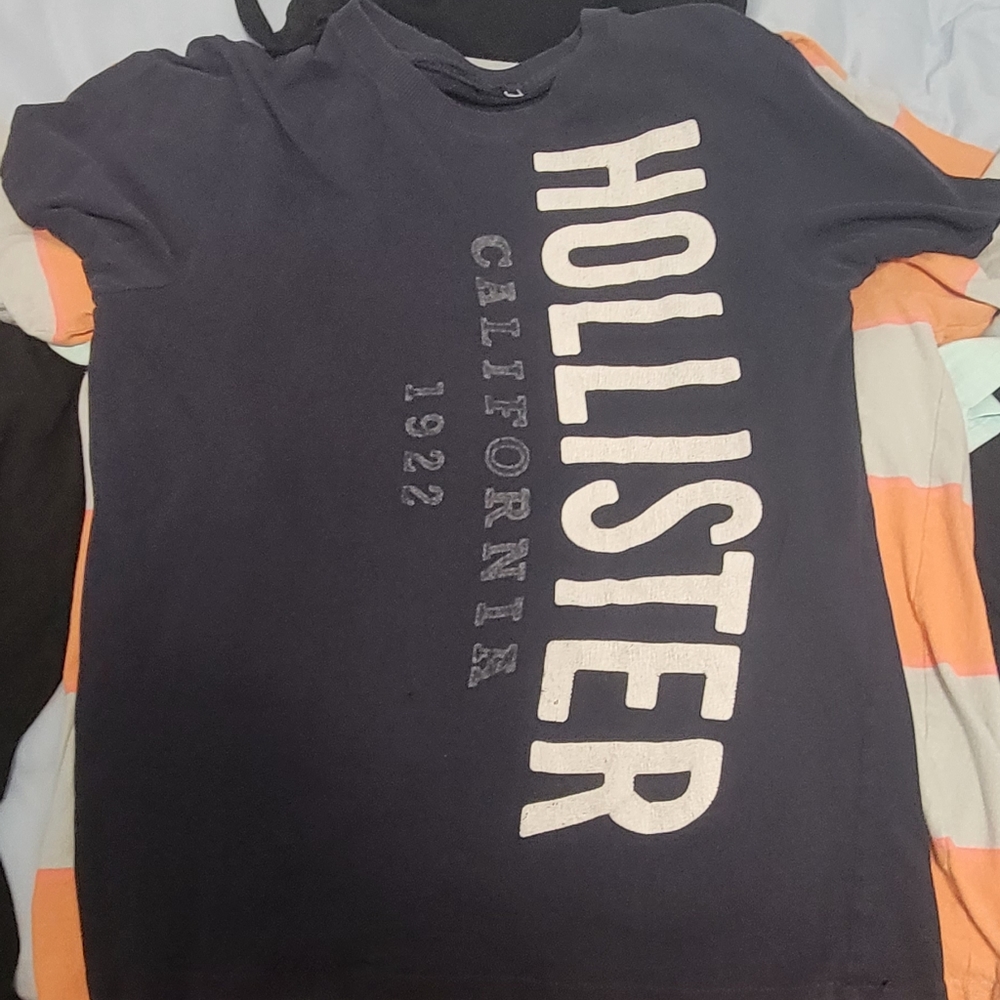 Hollister t-shirt